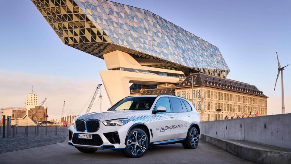 DE BMW iX5 HYDROGEN.